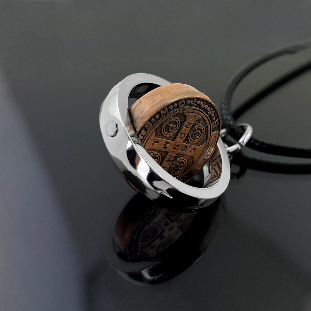 Kalung Medali Santo Benediktus - Necklaces ulasan dan harga
